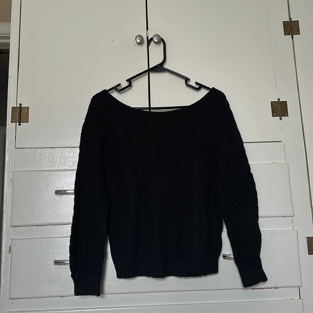 Cute black sweater!